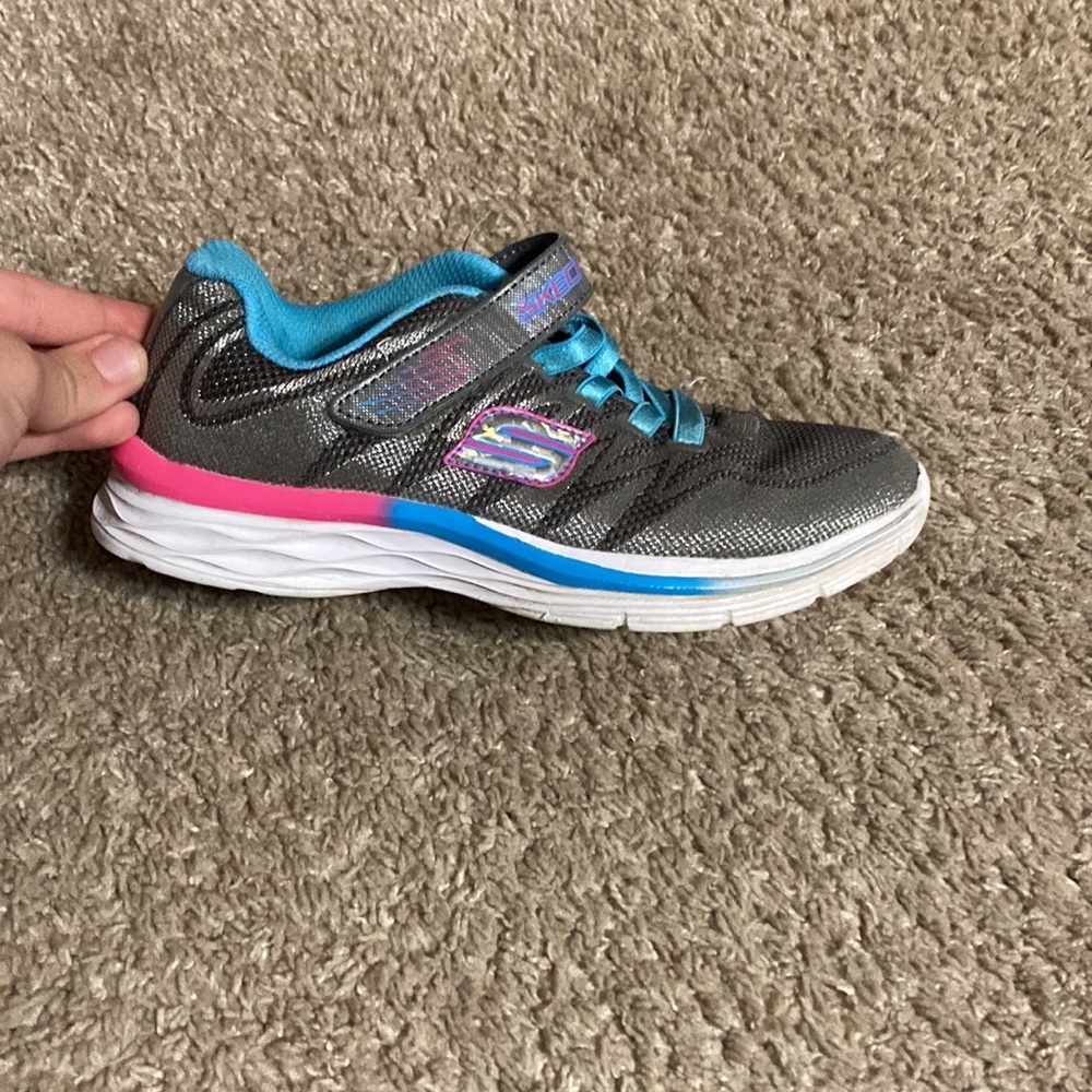 Grey sketchers